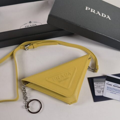 Prada（钥匙扣+零钱袋组合）型号：1TL445