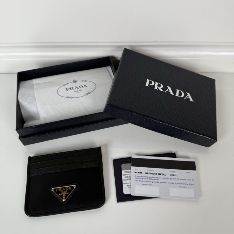 Prada男女通用小卡包,型号1MC025