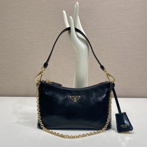 prada新品腋下包 黑色油腊皮款号1B305