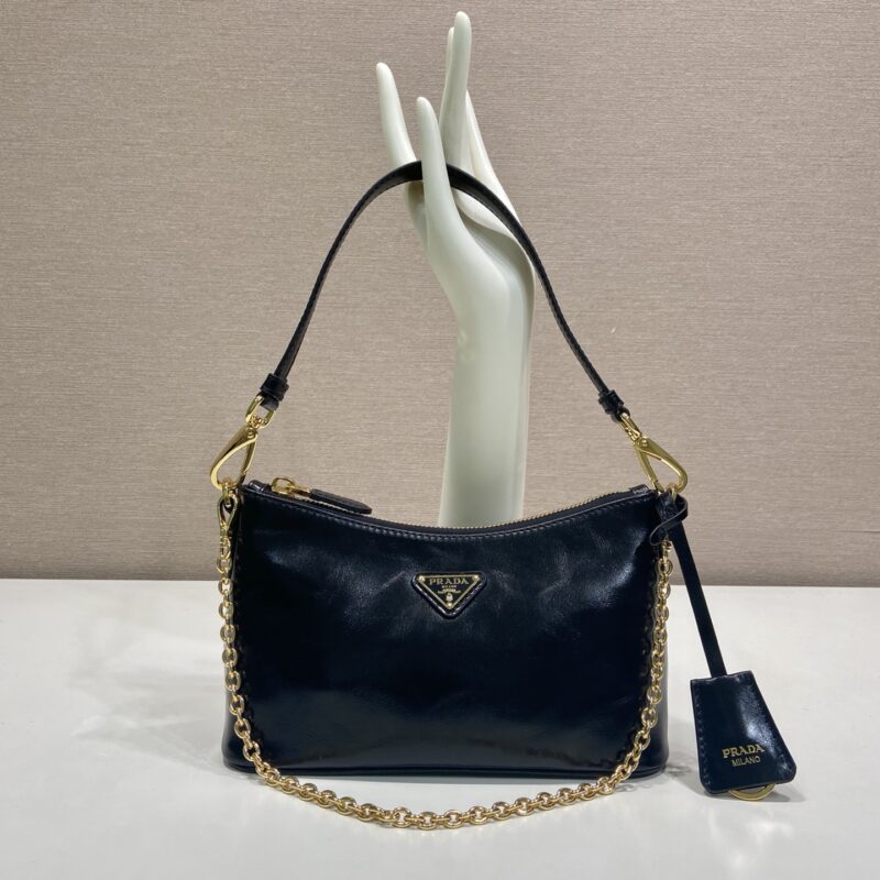prada新品腋下包 黑色油腊皮款号1B305