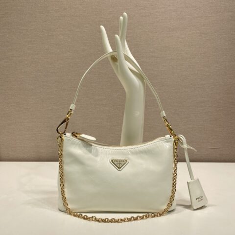 Prada 新品腋下包 白色油腊皮款号1B305