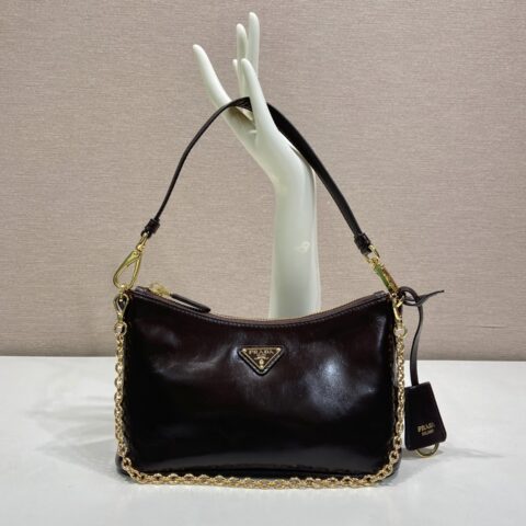 Prada新品腋下包 油腊皮款号1B305