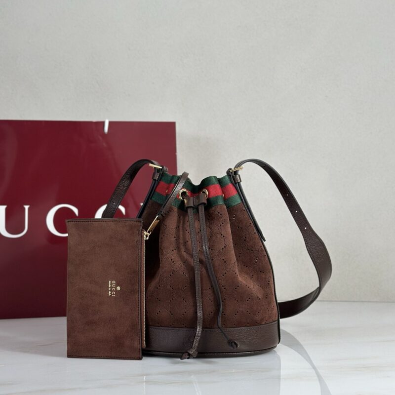 Gucci 款号A002GW 深棕绒穿孔