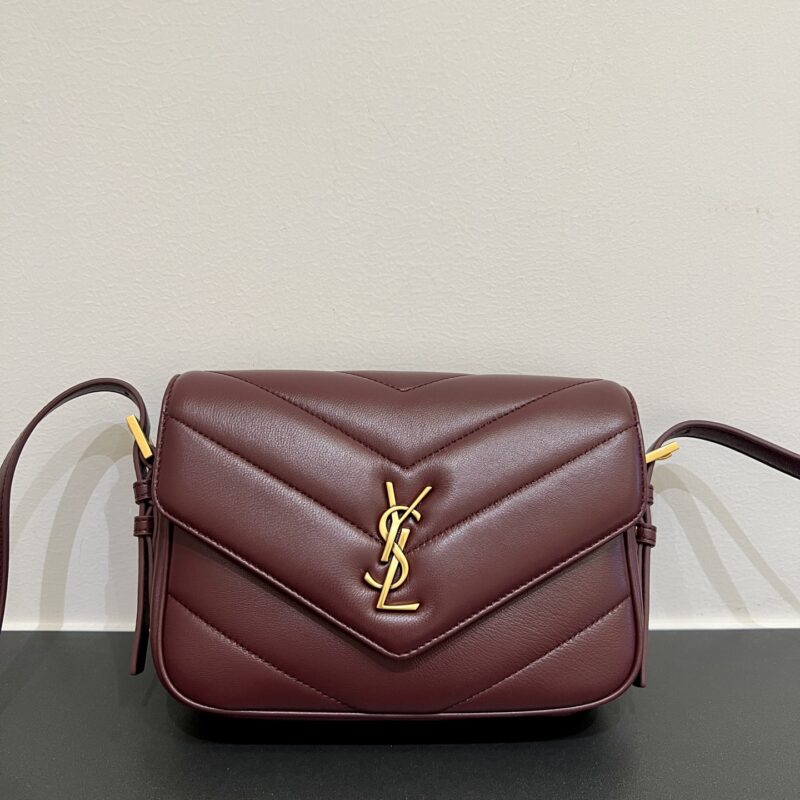 YSL 𝟮𝟲早春最🆕款𝙇𝙊𝙐𝙇𝙊𝙐 𝙏𝙊𝙔枣红羊皮 型号：873156
