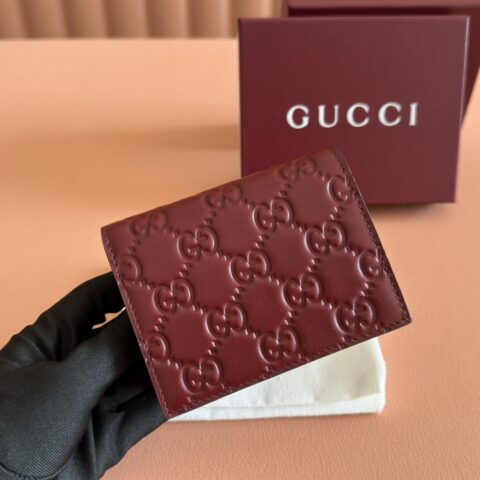Gucci 安可拉红(Rosso Ancora)GG印花压纹牛皮革 型号：847207