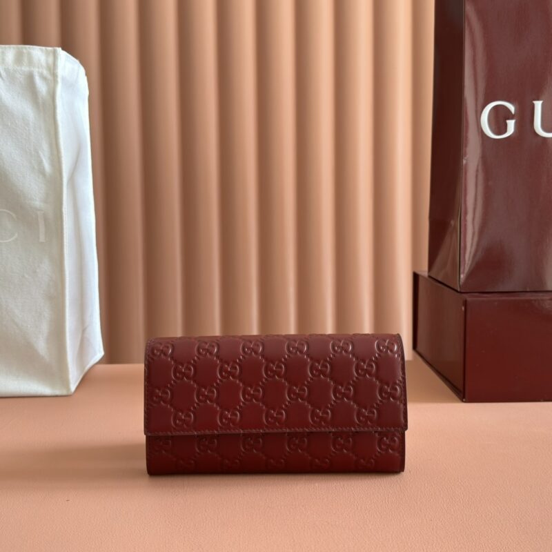 Gucci 安可拉红色GG印花压纹皮革 型号：847210