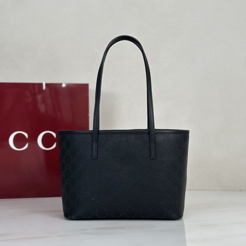 Gucci 款号875236 克皮穿孔