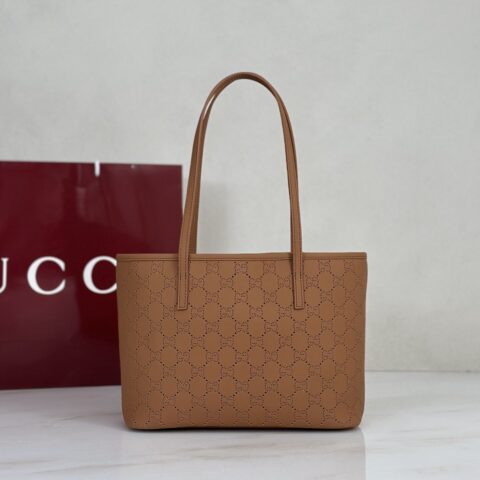 Gucci 款号875236 棕皮穿孔