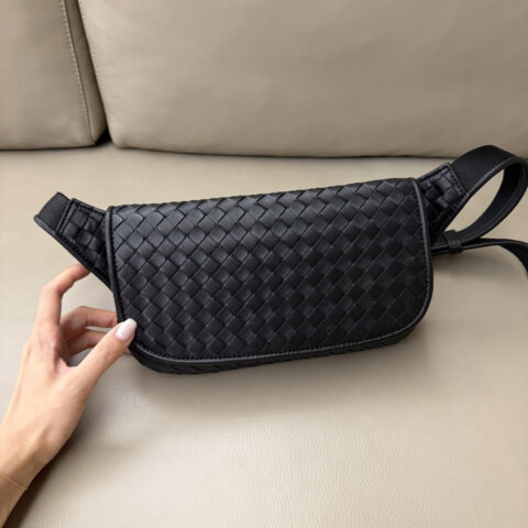 BV Veneto Belt Bag 黑色 型号：876334