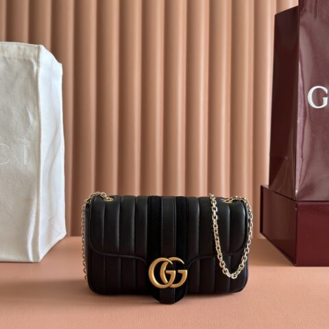 Gucci GG Marmont系列手袋黑色 型号：A006X1