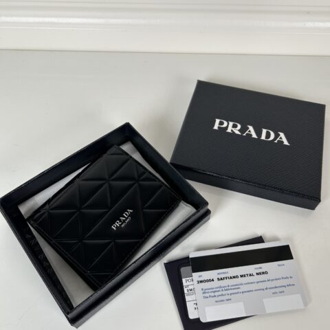 Prada 男女通用短款钱包黑色 型号2MO004