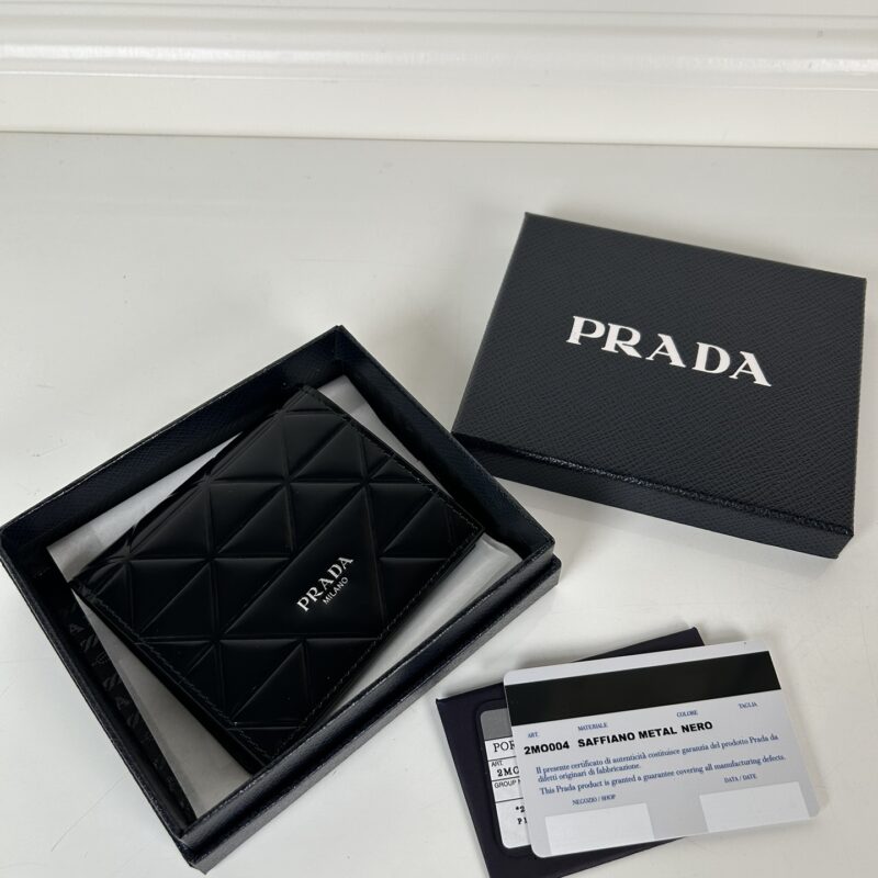 Prada 男女通用短款钱包黑色 型号2MO004