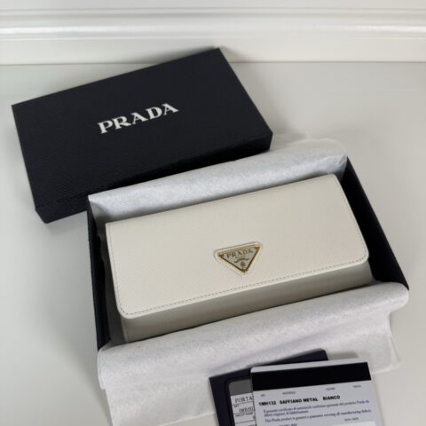 Prada 女士翻盖皮夹钱包白色 型号1MH132