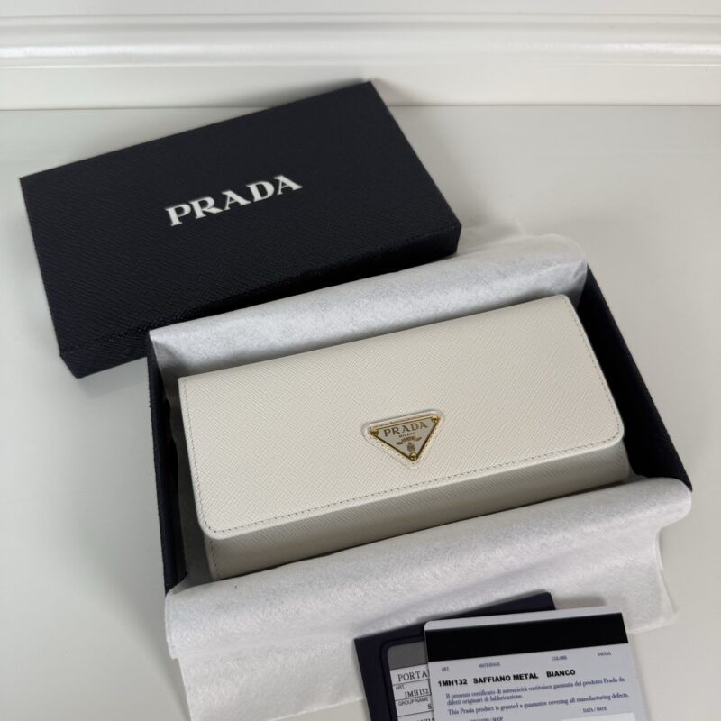 Prada 女士翻盖皮夹钱包白色 型号1MH132