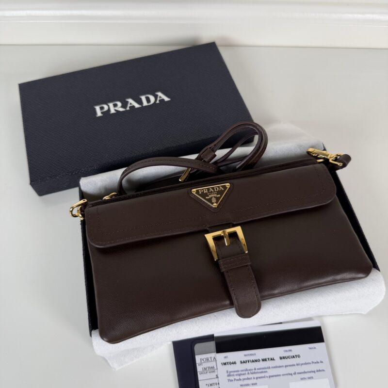 Prada 纳柏羊皮皮革钱包 配可拆肩带 型号1MT046