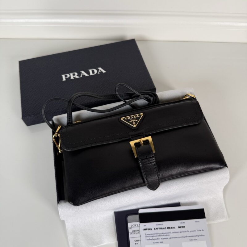 Prada 纳柏羊皮皮革钱包黑色 配可拆肩带 型号1MT046