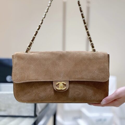 Chanel 26S春夏系列机场包焦糖色麂皮 型号AS6231