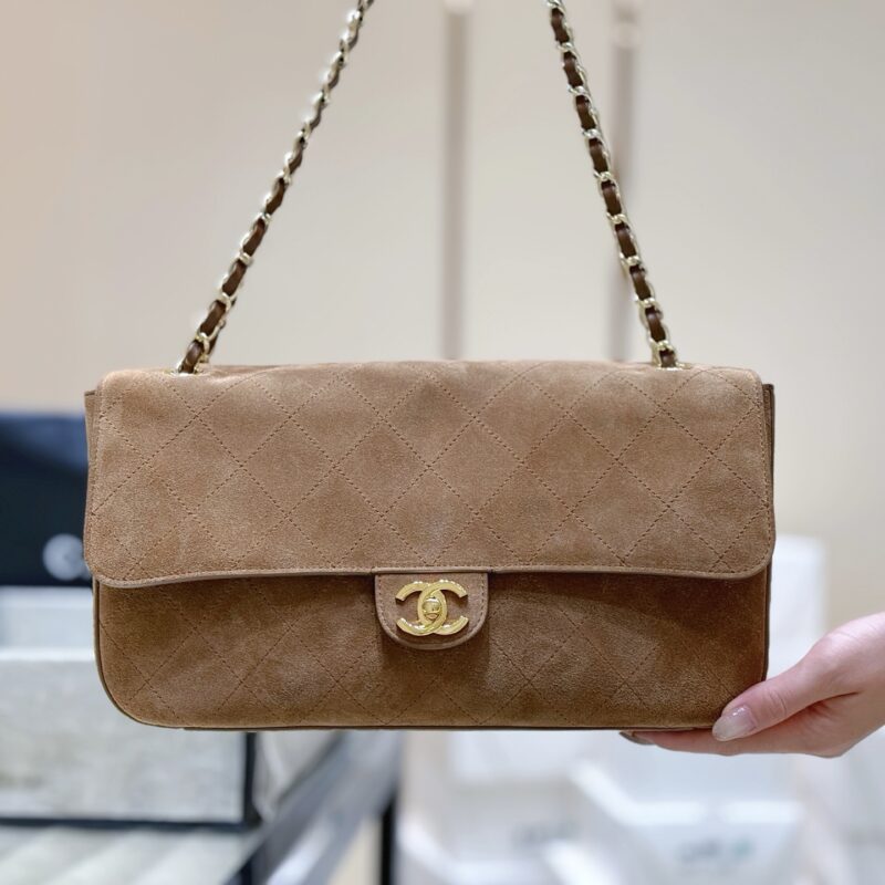 Chanel 26S春夏系列机场包焦糖色麂皮 型号AS6231