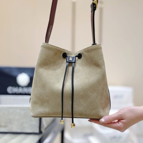 Chanel 26b 宽肩带菱格水桶包麂牛皮 型号AS6584