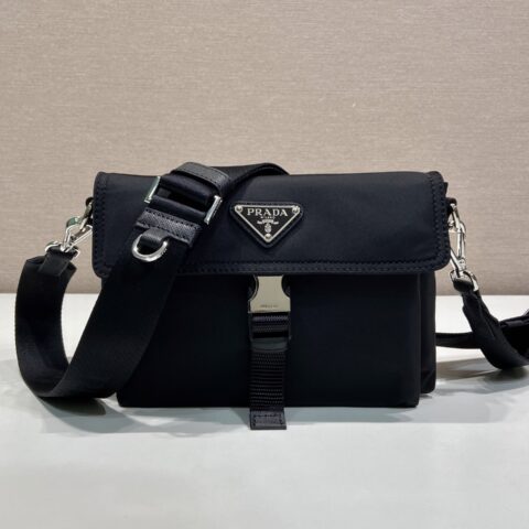 Prada新品手机包黑色 款号2ZT101