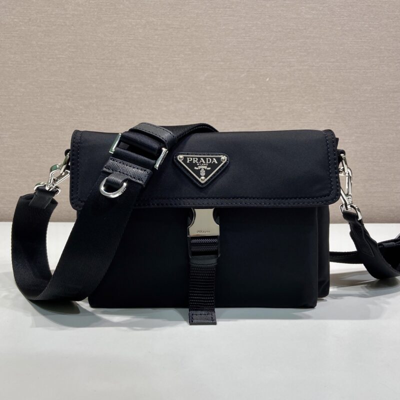 Prada新品手机包黑色 款号2ZT101