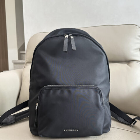 Burberry 牛皮饰边双肩包 型号8911
