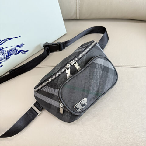 Burberry 最新格纹腰包 型号3561