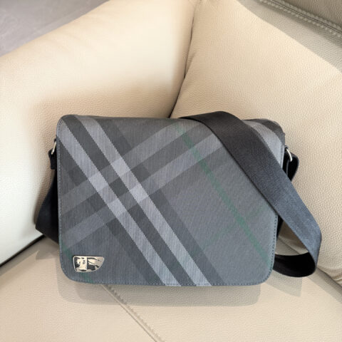 Burberry Grid信使包 型号0991
