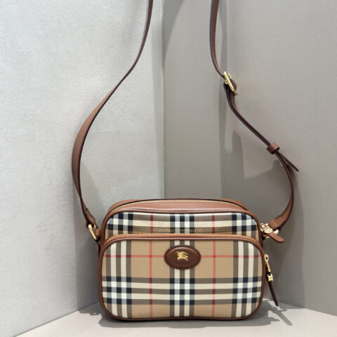 Burberry 格纹 Pocket 斜背包 型号8641