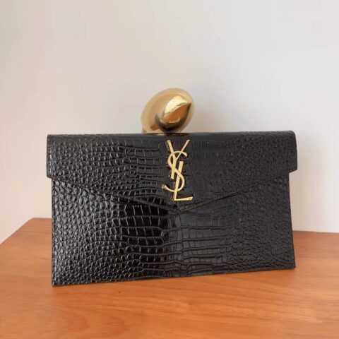 YSL 𝑼𝒑𝒕𝒐𝒘𝒏_鳄鱼纹手拿包黑色金扣 型号：565739