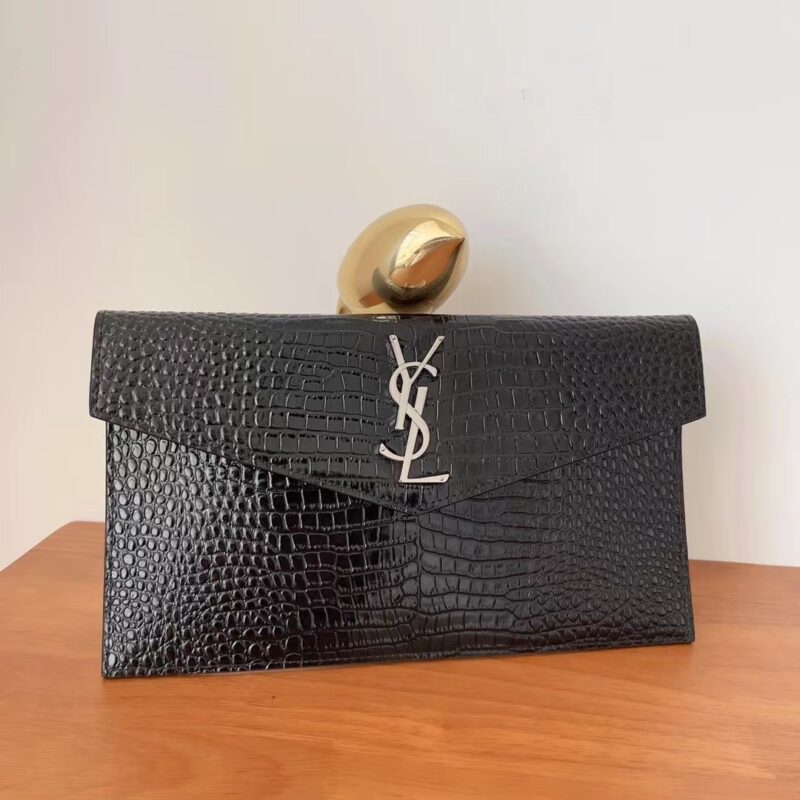 YSL 𝑼𝒑𝒕𝒐𝒘𝒏_鳄鱼纹手拿包黑色银扣 型号:565739