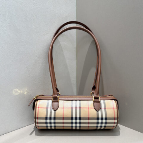 Burberry 最新格纹印花圆筒包 型号7361