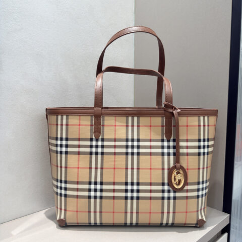 Burberry 小牛皮格纹托特包 型号4931
