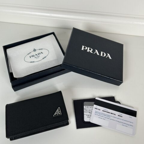 Prada 升级版鹿皮制作卡片夹 型号1MC122