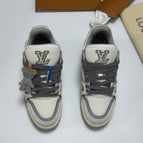 LV 情侣款休闲鞋 小牛皮制成后跟刺绣字母logo