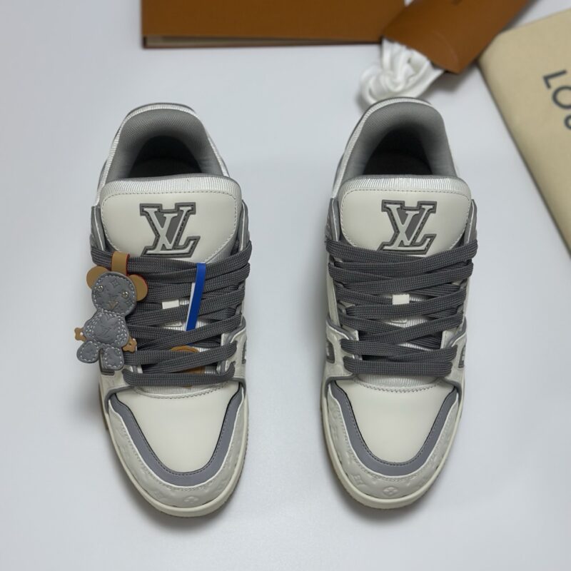 LV 情侣款休闲鞋 小牛皮制成后跟刺绣字母logo