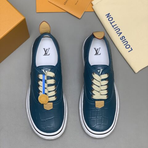 LV 男款低帮休闲平底滑板鞋 压纹小牛皮复杂拼接工艺