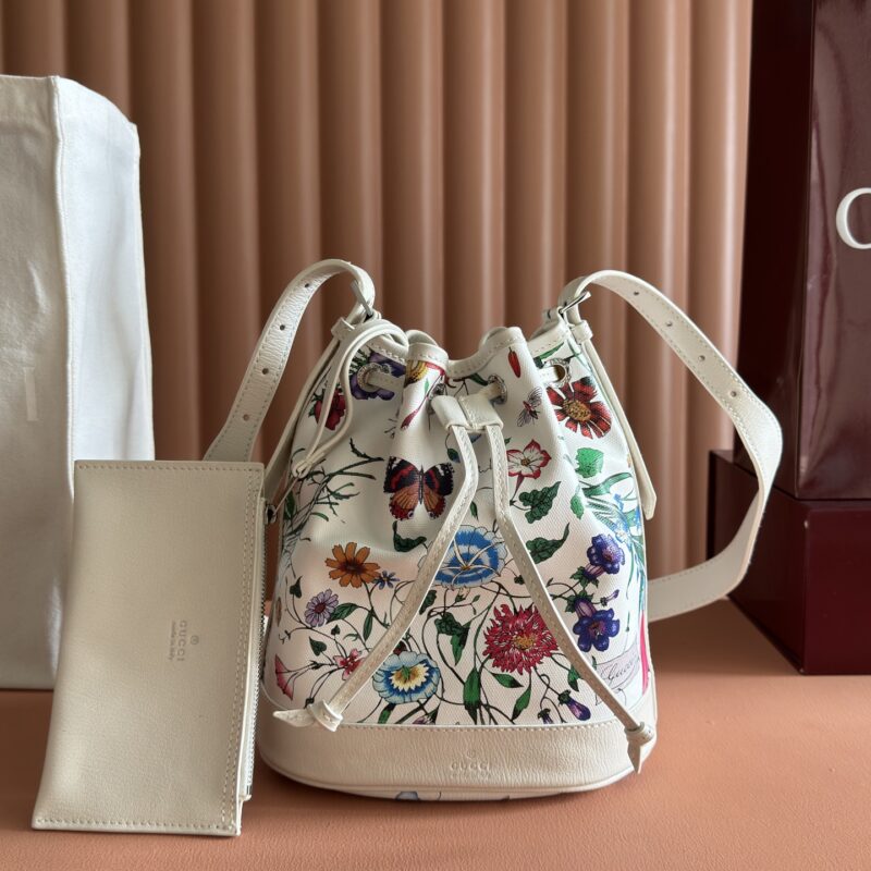 Gucci 多色Gucci Flora涂层帆布水桶包白色 型号A002GW
