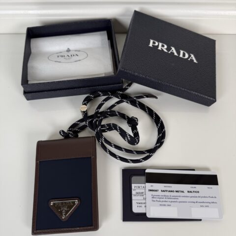 Prada 男女通用款证件夹/卡夹双用 纳柏牛皮与尼龙布料制作 型号2MR087