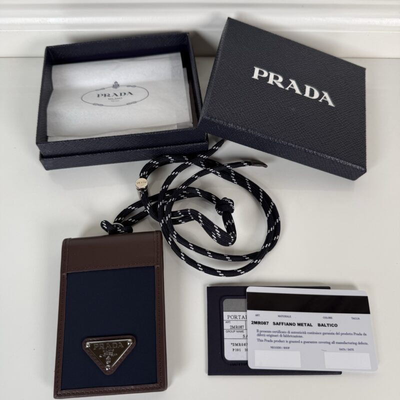 Prada 男女通用款证件夹/卡夹双用 纳柏牛皮与尼龙布料制作 型号2MR087