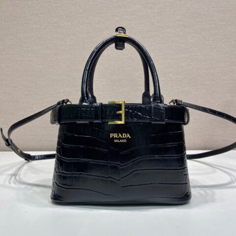 Prada 迷你女包鳄鱼纹黑色 款号1BA502