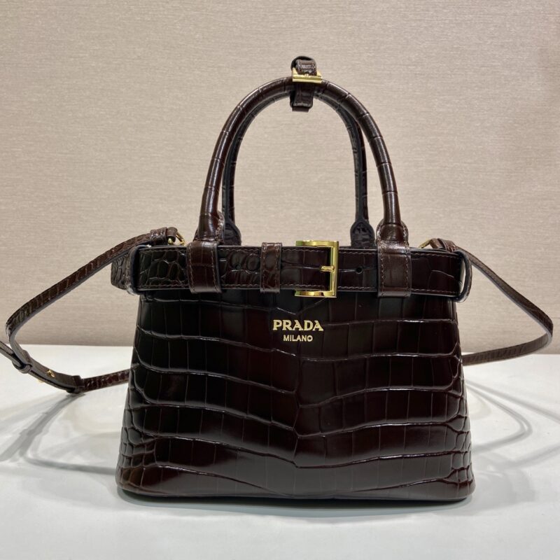 Prada 迷你女包鳄鱼纹棕色 款号1BA502