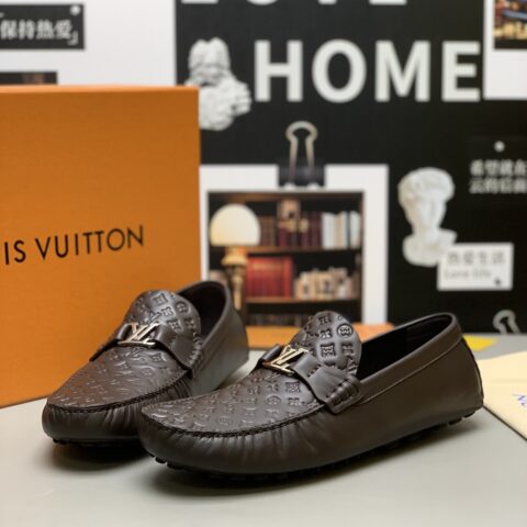 lv 男士皮鞋 采用进口牛皮上乘质感的皮质鞋面