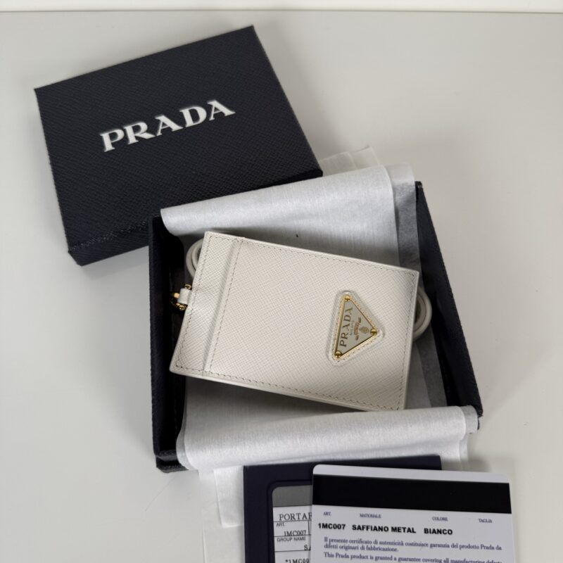 Prada 挂脖款皮革证件夹 牛皮制作 款号1MC007