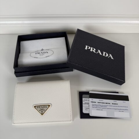 Prada 女士两折短夹 十字纹牛皮 型号1M0204