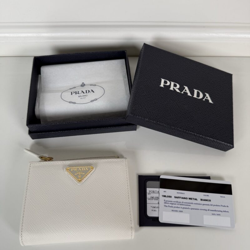 Prada 男女通用短款钱包白色 十字纹牛皮制作 型号1ML050