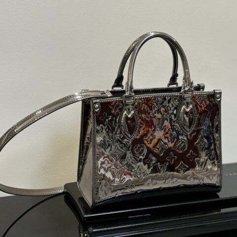 LV OnTheGo小号手袋枪色 163芯片 款号M26373