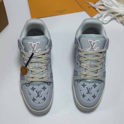 LV 男款小牛皮压花休闲鞋蓝色 设计简洁