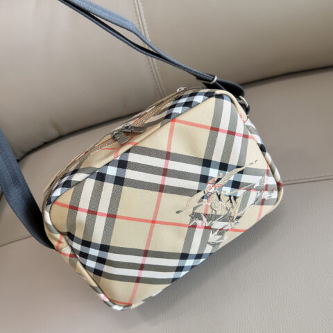 Burberry 斜挎包 装饰精纺格纹 型号3201