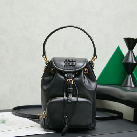 MiuMiu 新品学院风迷你双肩包黑色 5BZ045